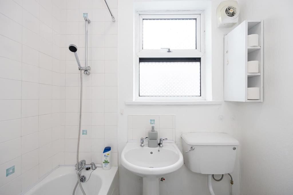Bright & Modern 3 Bedroom Old Trafford Home Mánchester Exterior foto